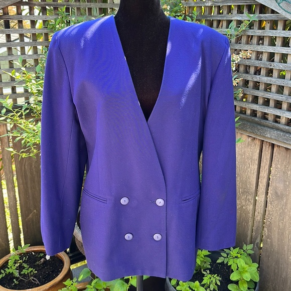 Size 14, Shorts and Matching Blazer, Suit. Gorgeous Royal Saphire Blue. - Picture 2 of 15